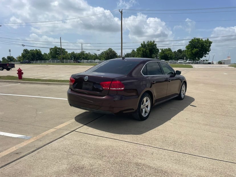 2013 Volkswagen Passat - Image 3