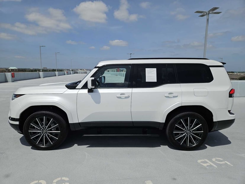 2025 Lexus GX - Image 2