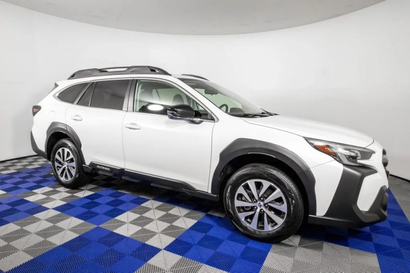 2025 Subaru Outback - Image 2