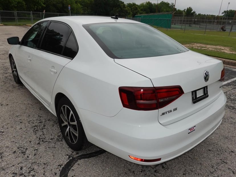 2016 Volkswagen Jetta Sedan - Image 2