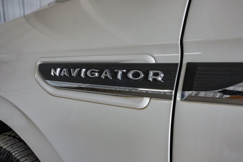 2022 Lincoln Navigator L - Image 3