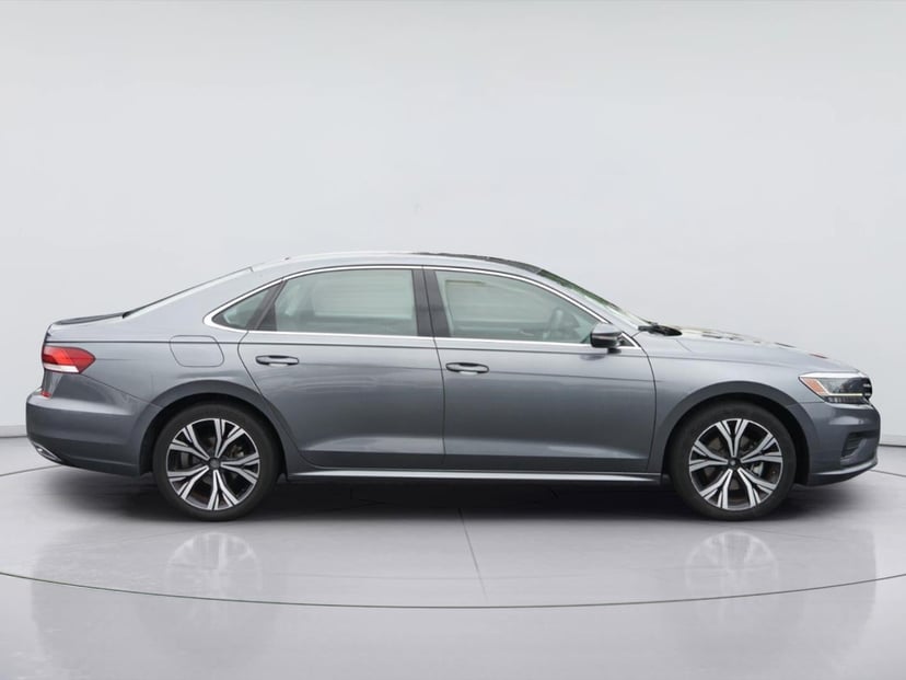 2022 Volkswagen Passat - Image 2