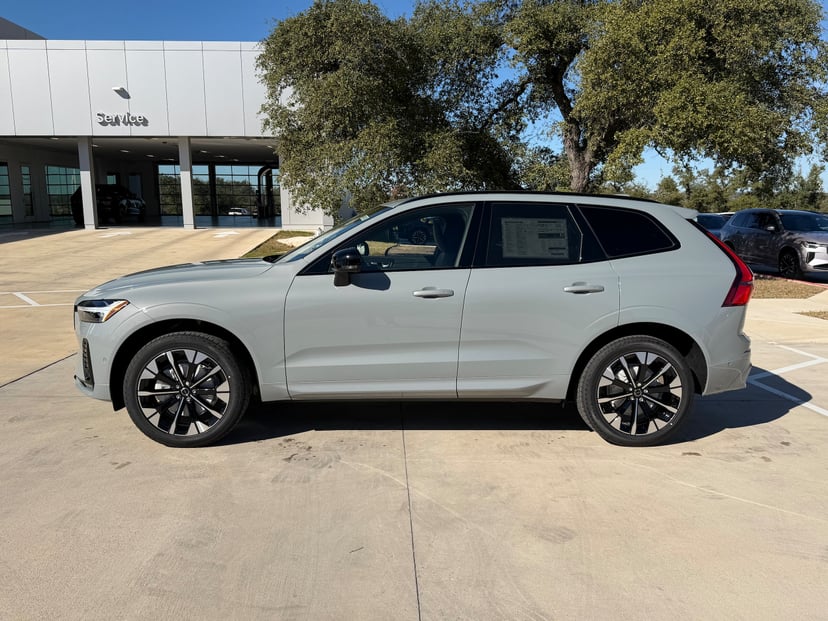 2026 Volvo XC60 - Image 1