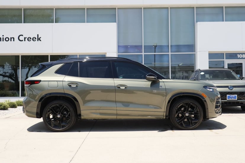2026 Volkswagen Tiguan - Image 2
