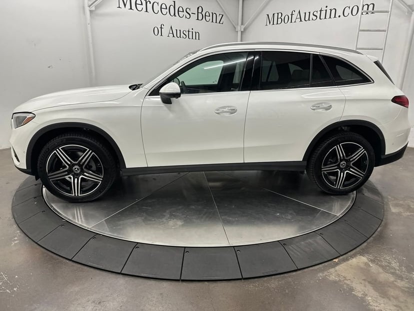 2027 Mercedes-Benz GLC - Image 2