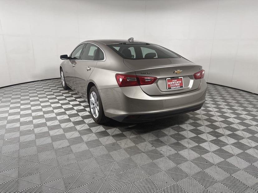 2025 Chevrolet Malibu - Image 3