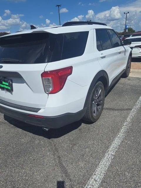 2021 Ford Explorer XLT 4D Sport Utility Oxford White - Image 3
