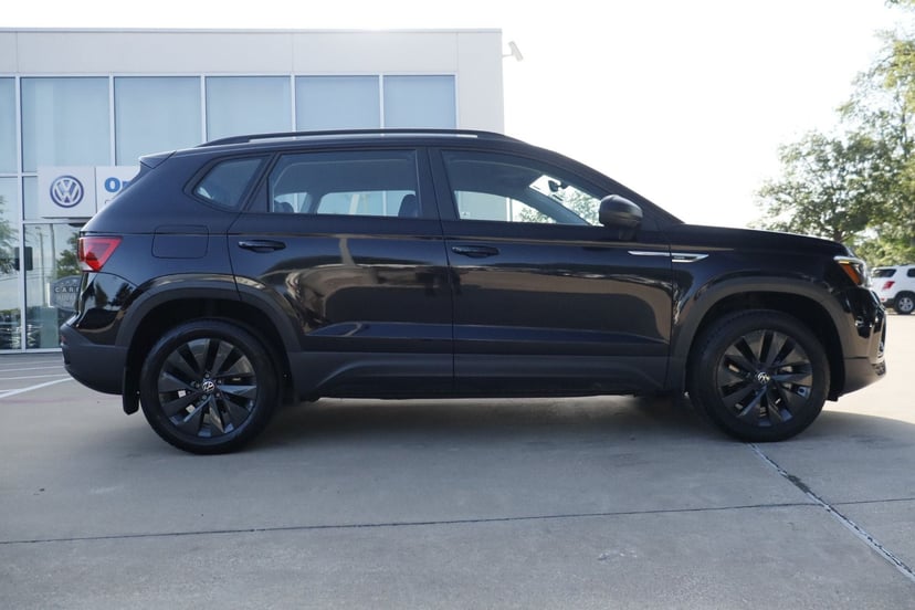 2023 Volkswagen Taos - Image 2
