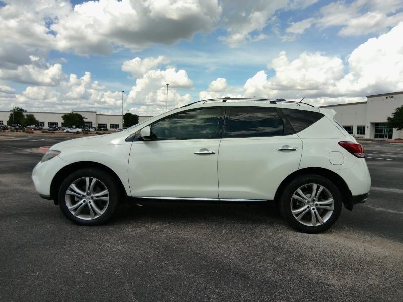 2011 Nissan Murano - Image 2