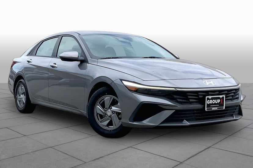 2024 Hyundai Elantra - Image 2