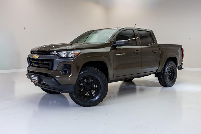 2023 Chevrolet Colorado - Image 3