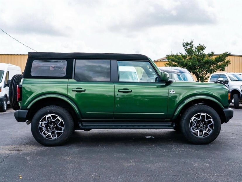 2025 Ford Bronco - Image 3
