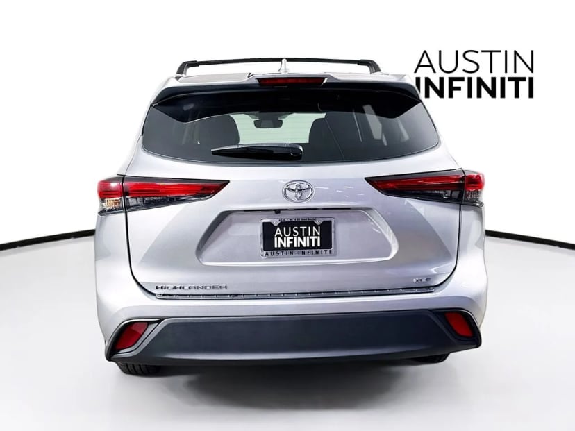 2023 Toyota Highlander - Image 2