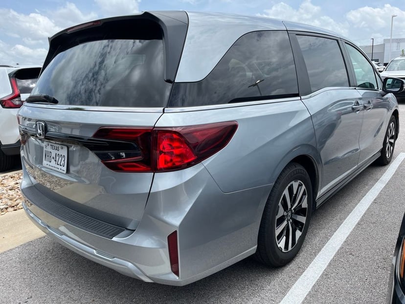 2025 Honda Odyssey - Image 2