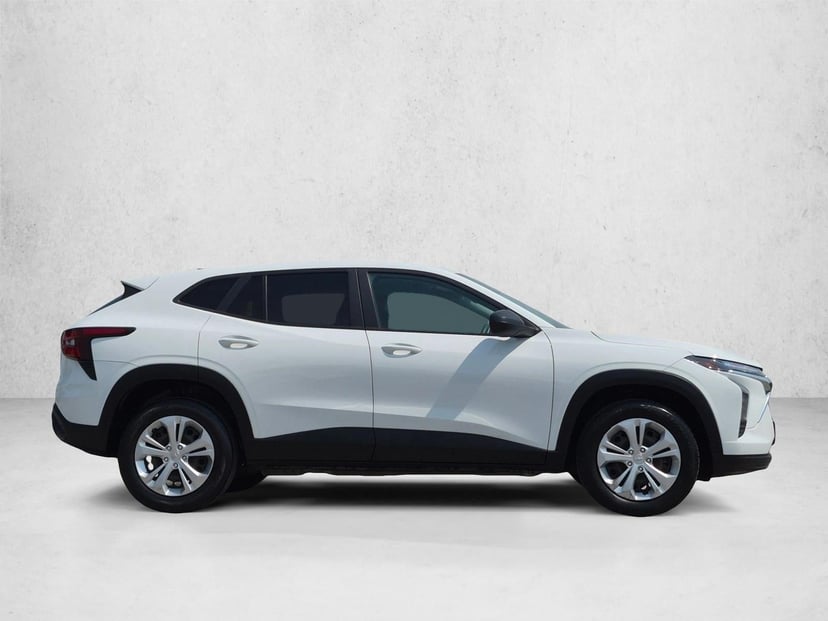 2024 Chevrolet Trax - Image 2