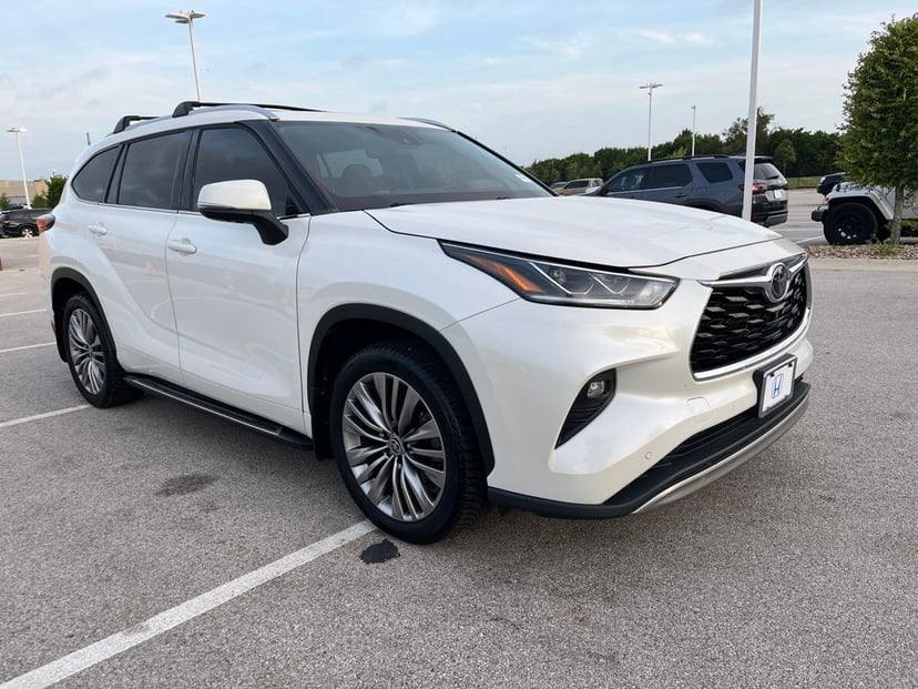 2021 Toyota Highlander - Image 1