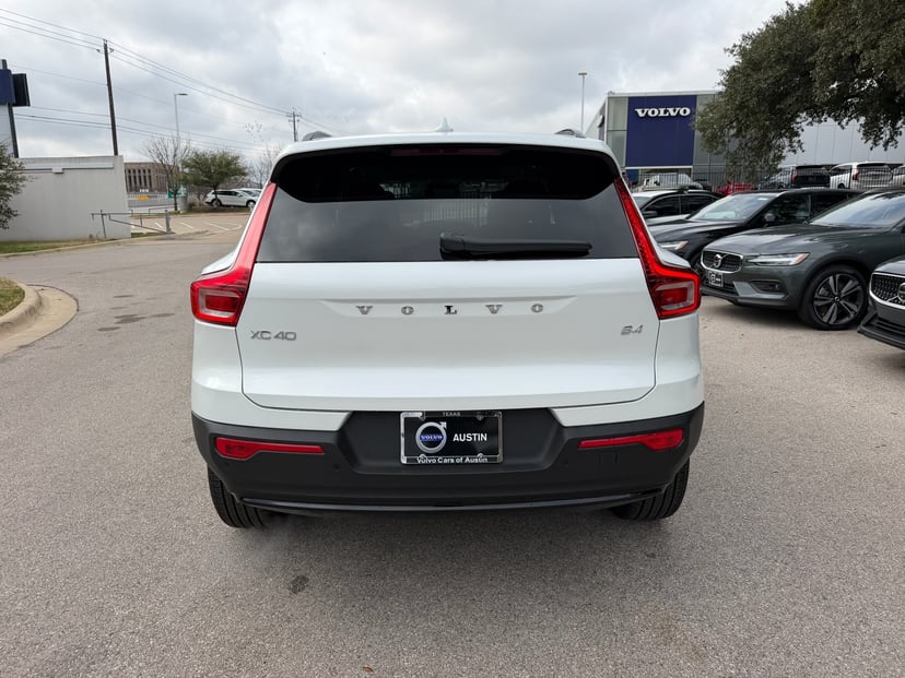 2026 Volvo XC40 - Image 3