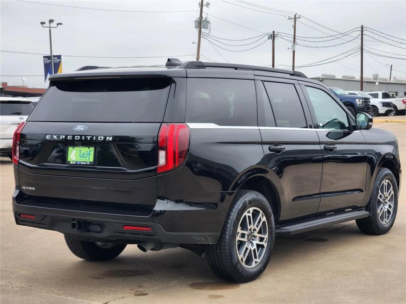 2026 Ford Expedition - Image 3