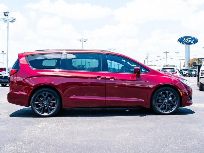 2019 Chrysler Pacifica - Image 1