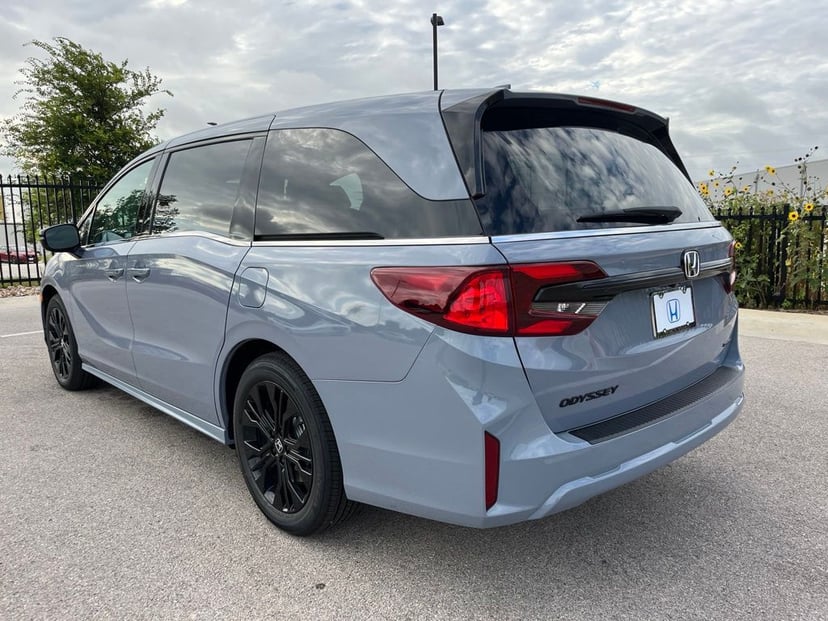 2026 Honda Odyssey - Image 2