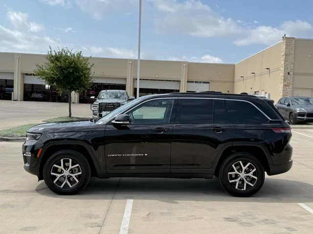 2024 Jeep Grand Cherokee - Image 3