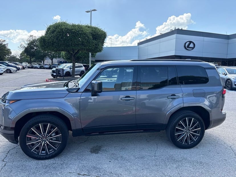 2025 Lexus GX - Image 2