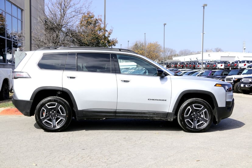 2026 Jeep Cherokee - Image 2
