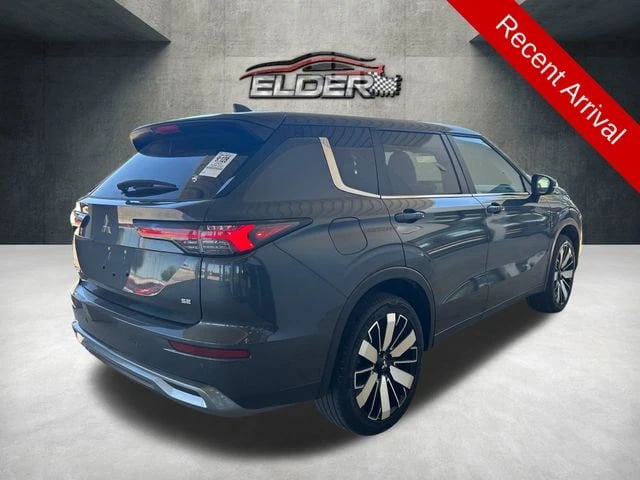 2025 Mitsubishi Outlander - Image 3