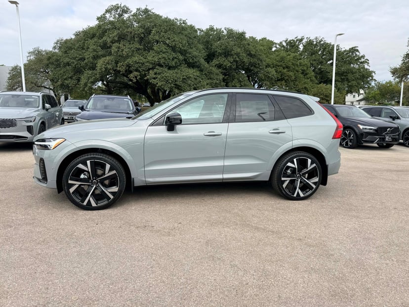 2026 Volvo XC60 - Image 2