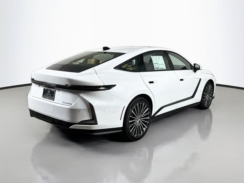 2026 Lexus ES - Image 2