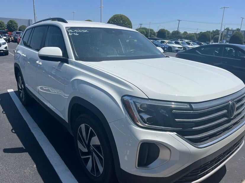 2024 Volkswagen Atlas - Image 2