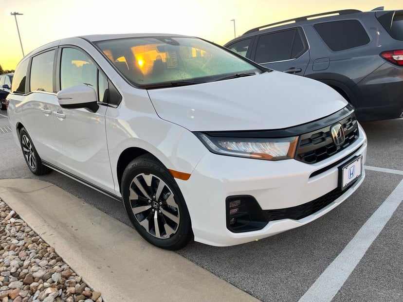 2026 Honda Odyssey - Image 2