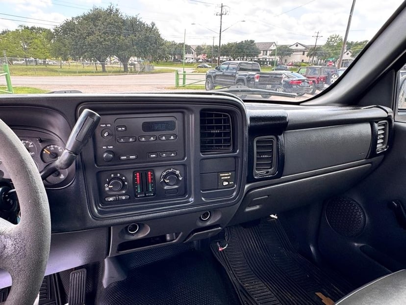 2004 Chevrolet Silverado - Image 3