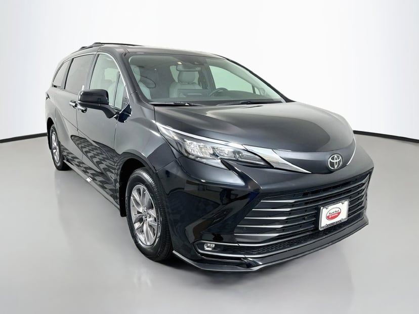 2026 Toyota Sienna - Image 1