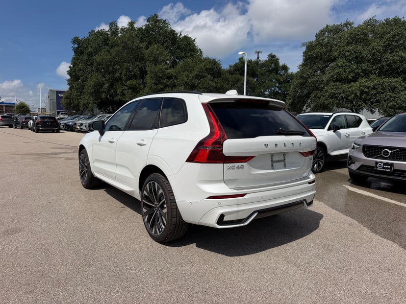 2026 Volvo XC60 - Image 3