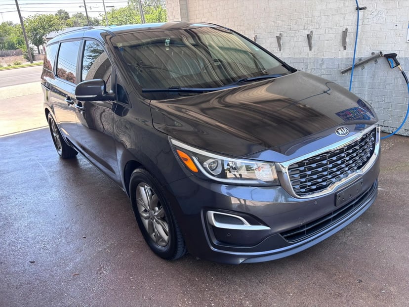 2019 Kia sedona - Image 1
