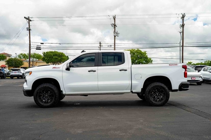2025 Chevrolet Silverado 1500 - Image 2