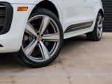 2026 Porsche Macan - Preview 12