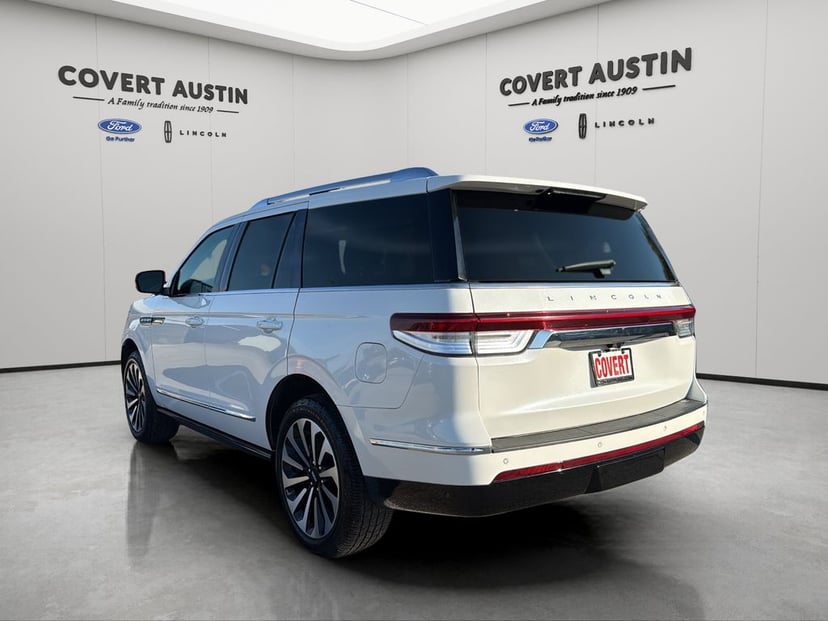 2024 Lincoln Navigator - Image 2