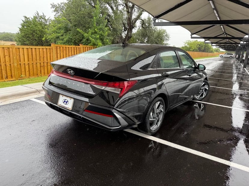 2024 Hyundai Elantra - Image 2
