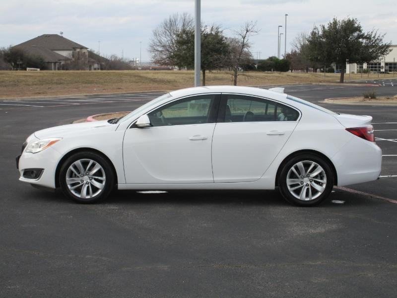 2016 Buick Regal - Image 2
