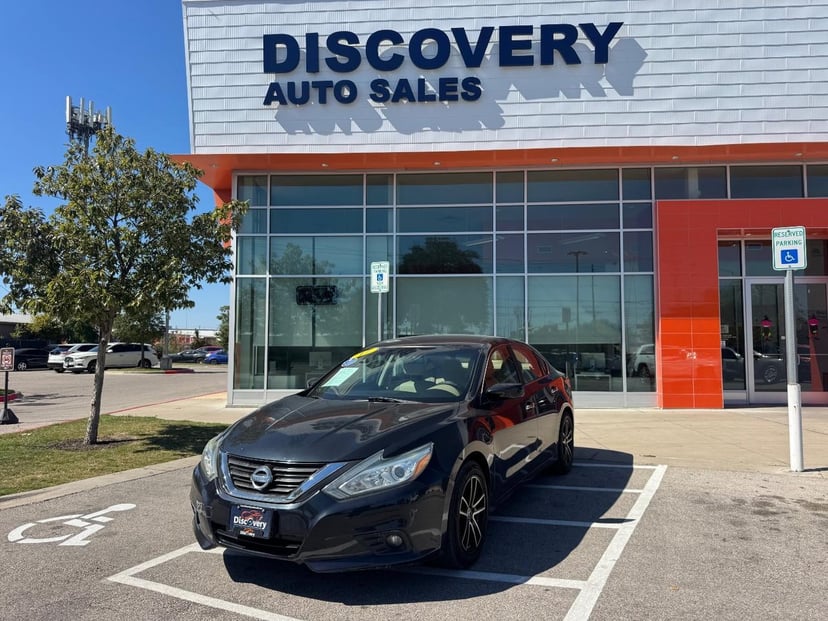 2017 Nissan Altima - Image 1