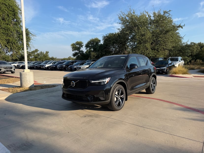 2026 Volvo XC40 - Image 1