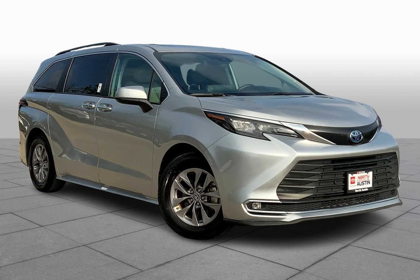 2024 Toyota Sienna - Image 1
