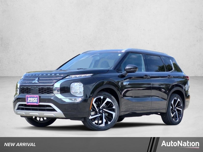 2023 Mitsubishi Outlander - Image 1