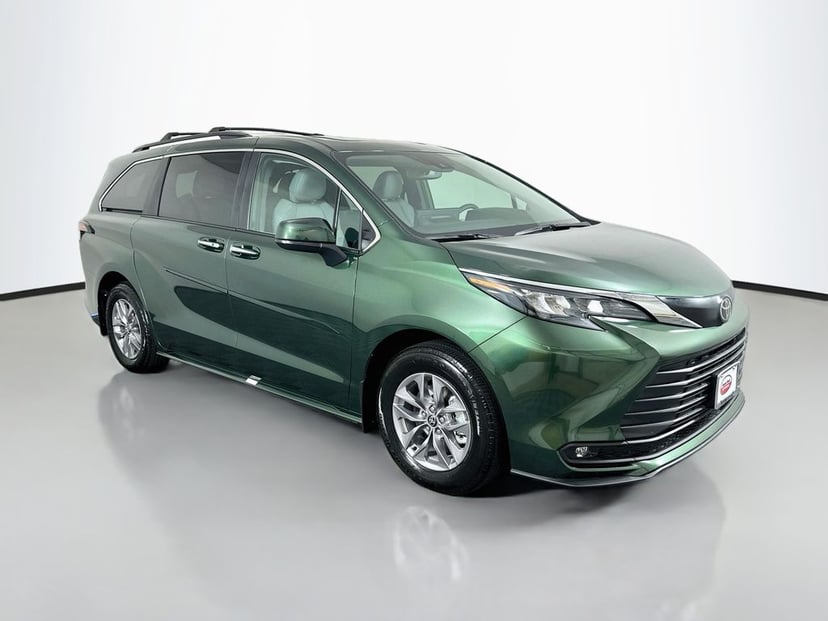 2026 Toyota Sienna - Image 2