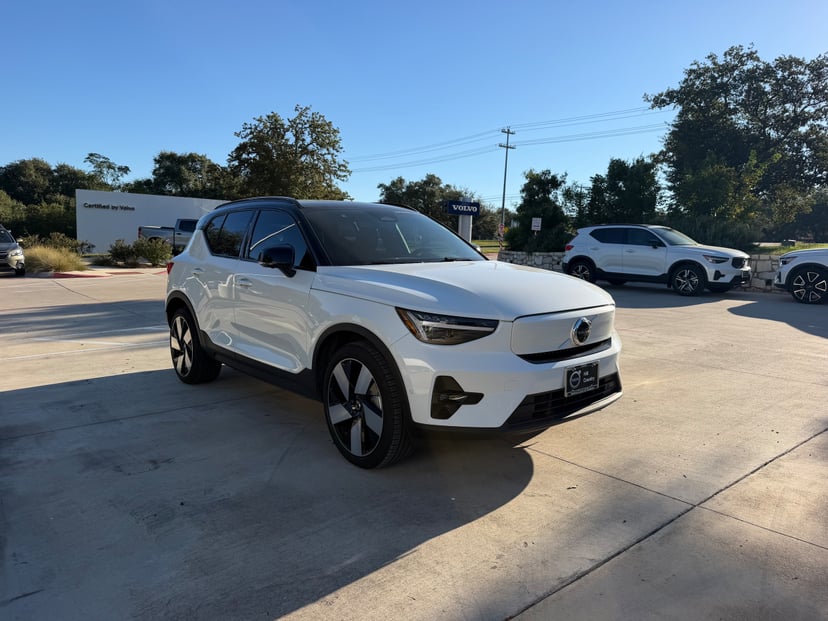 2024 Volvo XC40 - Image 1