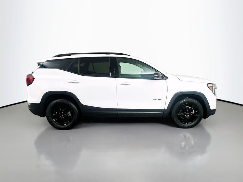 2023 GMC Terrain - Image 3