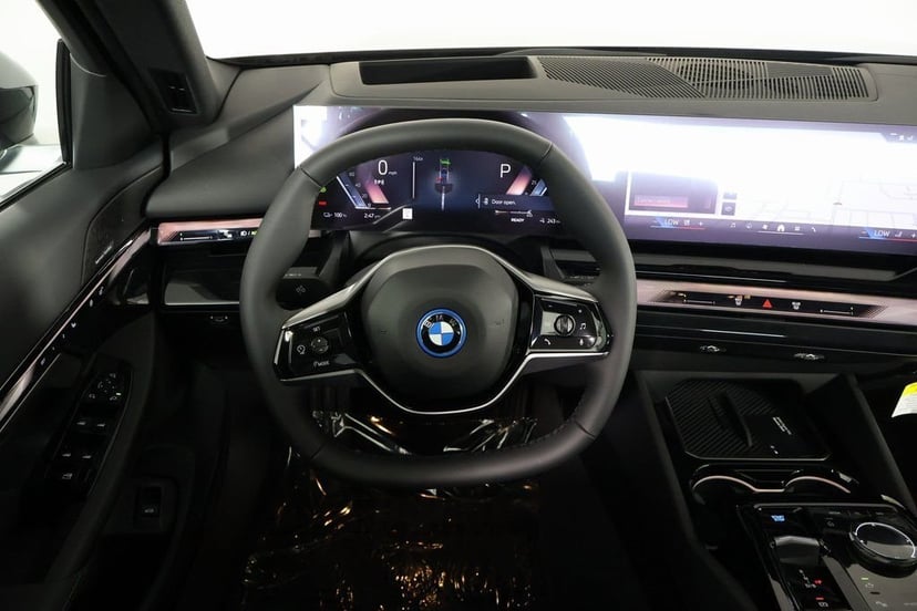2026 BMW i5 - Image 2