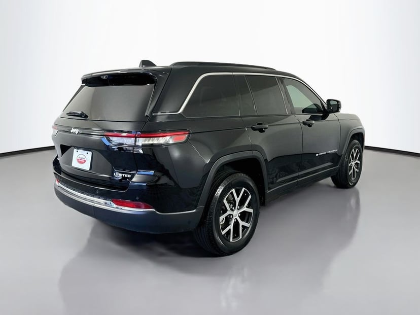 2024 Jeep Grand Cherokee - Image 3